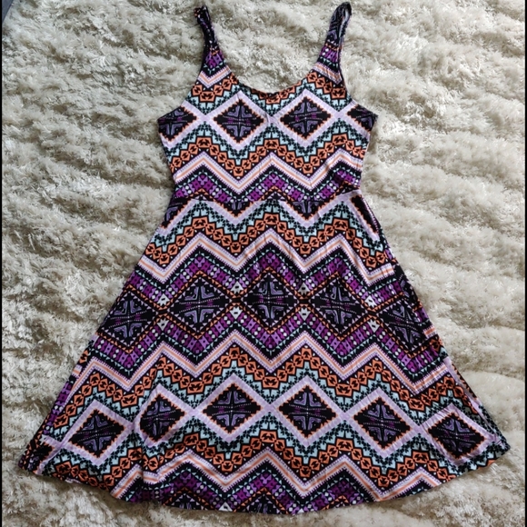 EUC Pair of patterned summer dresses - Picture 2 of 7